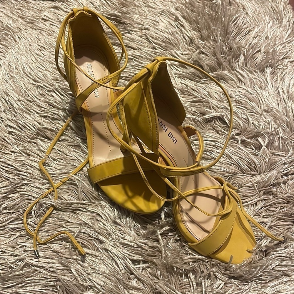 GIANNI Bini‎ Yellow Heels sz 7.5